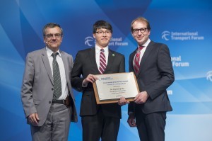 Professor Zhu is flanked by ITF sectary-general, José Viegas (left) and Federal Minister of Transport and Digital Infrastructure, Germany, Alexander Dobrindt (right)
